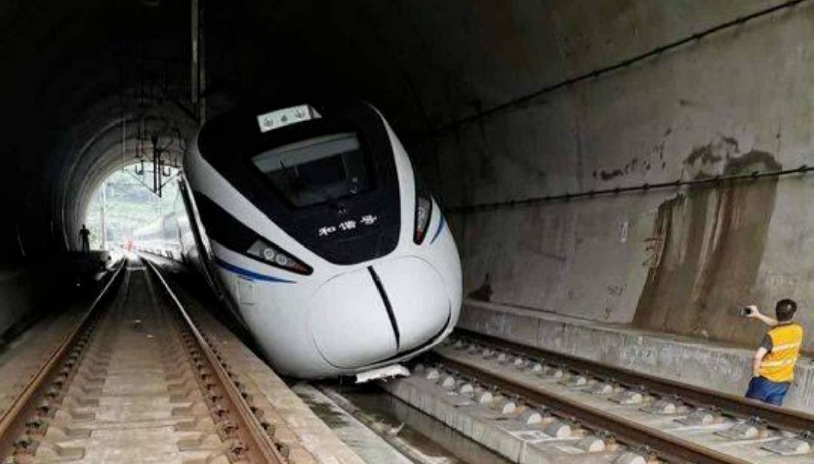 لماذا تخرج القطارات عن مسارها؟ أنواع وأسباب خروج القطار عن مساره