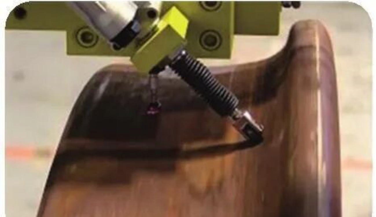 مداس عجلة القطار له شكل مخروطي.